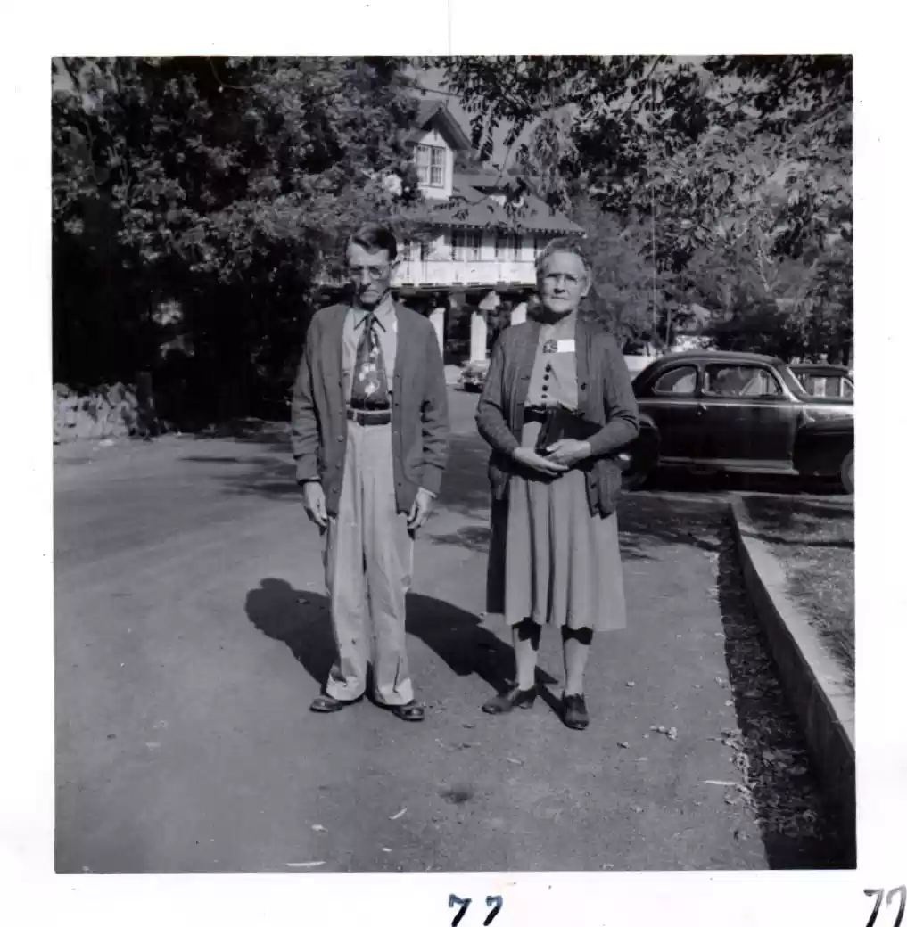 Mr. & Mrs. Joab Dyer. Alley Springs, Missouri (77)